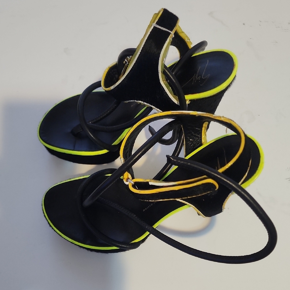 Elegant Black and Yellow Strappy Heels - Picture 2 of 6